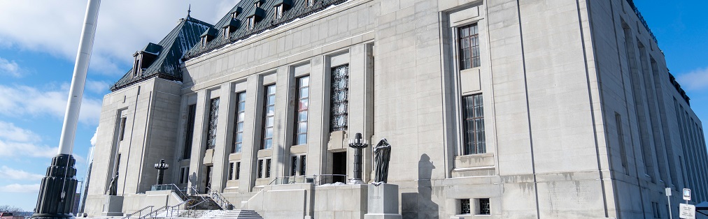 Plan rapproché de l’édifice de la Cour suprême du Canada