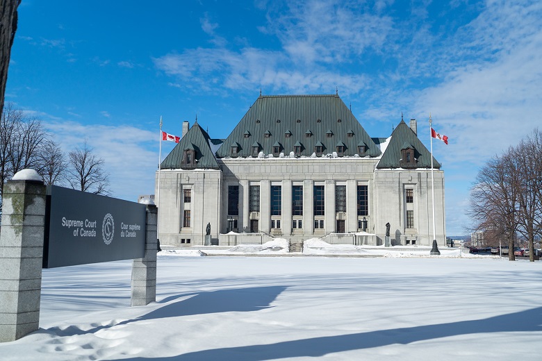 L'édifice de la Cour suprême du Canada (vue hivernale).