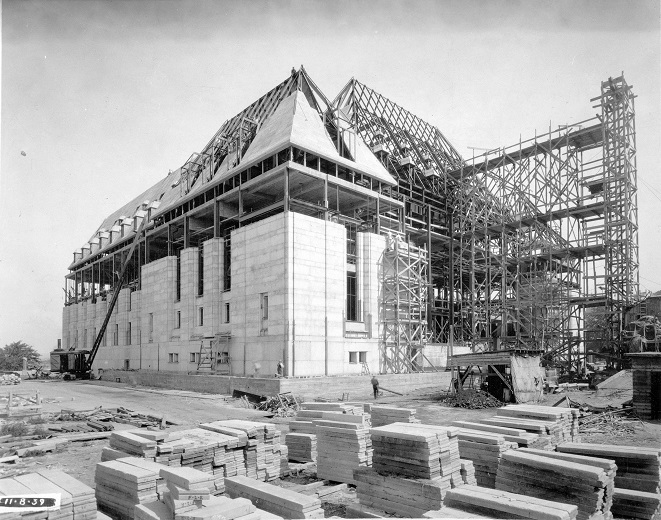 Vue de la Cour suprême du Canada en construction.