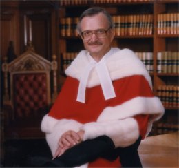 L’honorable John Sopinka
