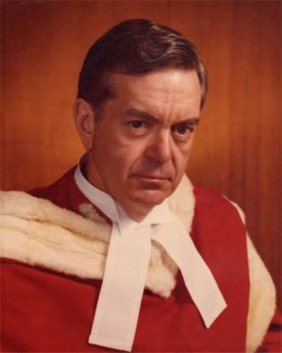 L’honorable Yves Pratte