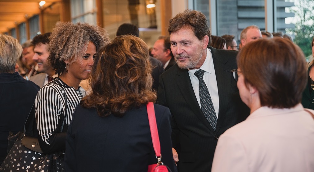Chief Justice Richard Wagner shakes hands with an attendee at an event